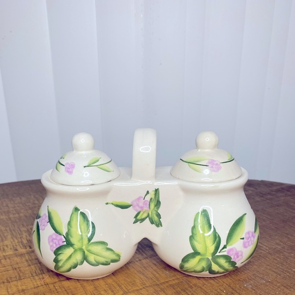Vintage Sugar Jar  
Porcelain - Picture 1 of 3